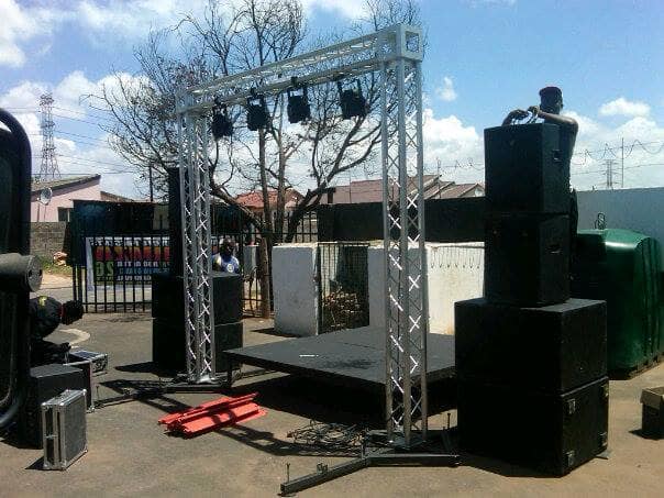 26734454_933035593512576_6417399909668879840_n